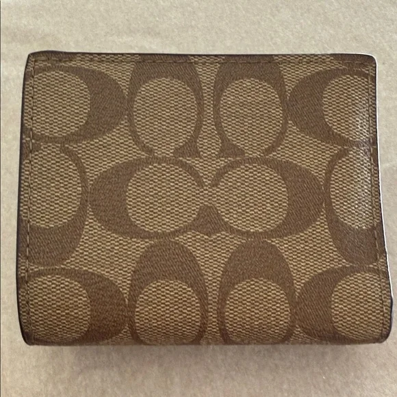 Elegant Coach Black and Tan Women's Wallet - Picture 3 of 6